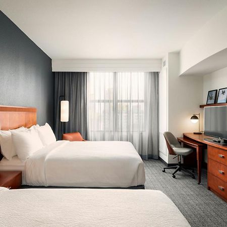 Courtyard By Marriott St. Petersburg Downtown Hotel Exterior photo