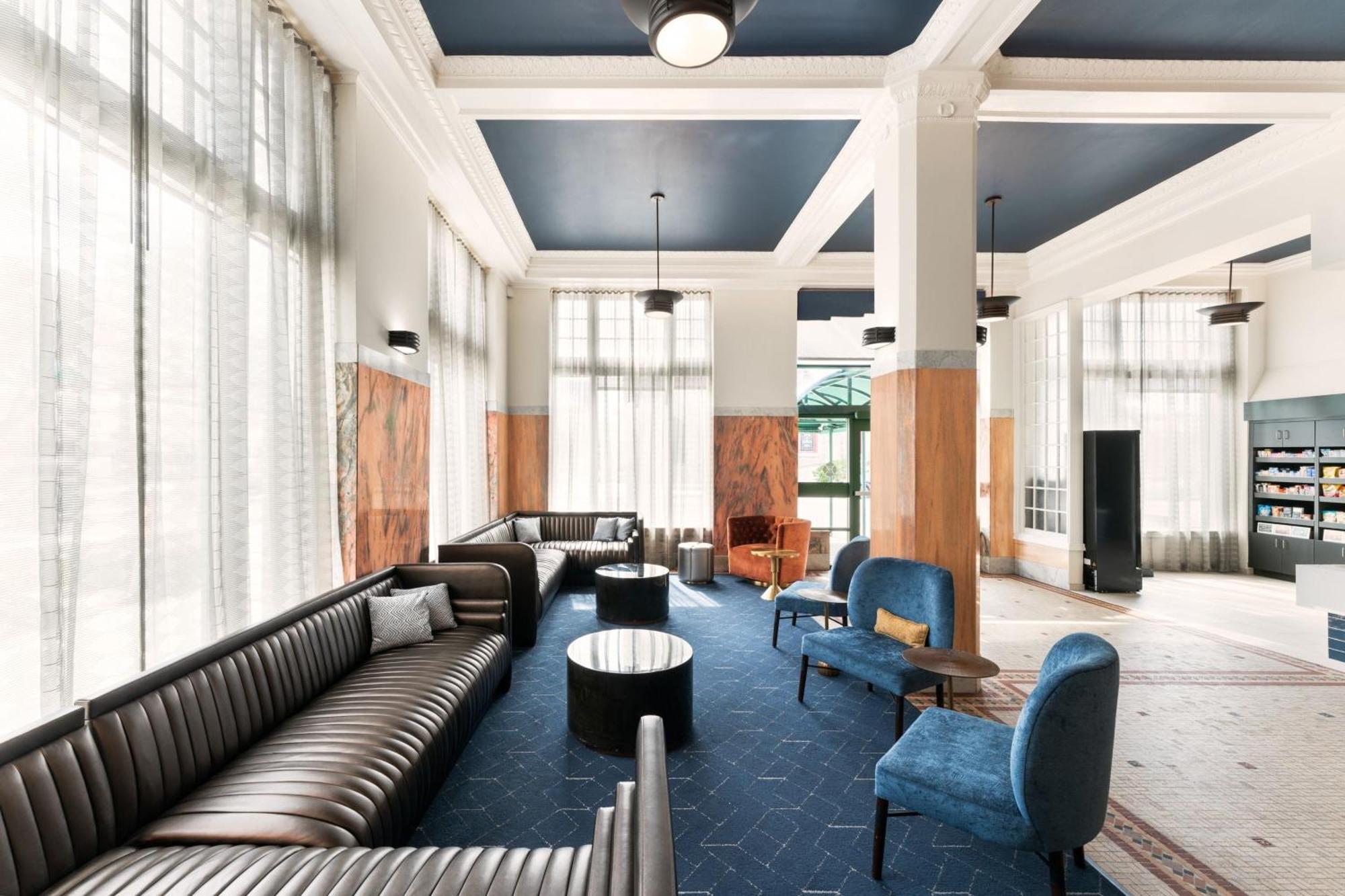 Courtyard By Marriott St. Petersburg Downtown Hotel Exterior photo