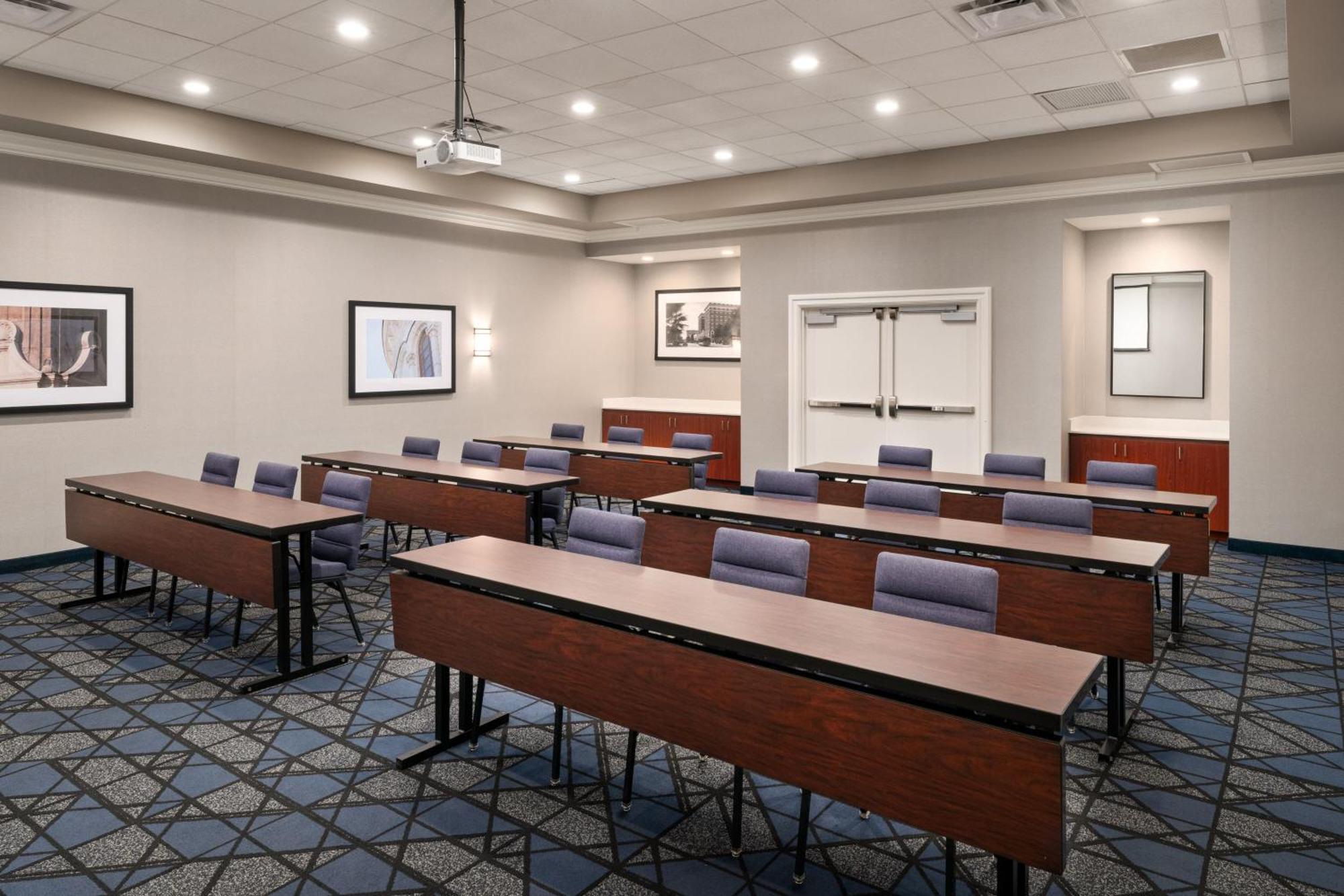 Courtyard By Marriott St. Petersburg Downtown Hotel Exterior photo