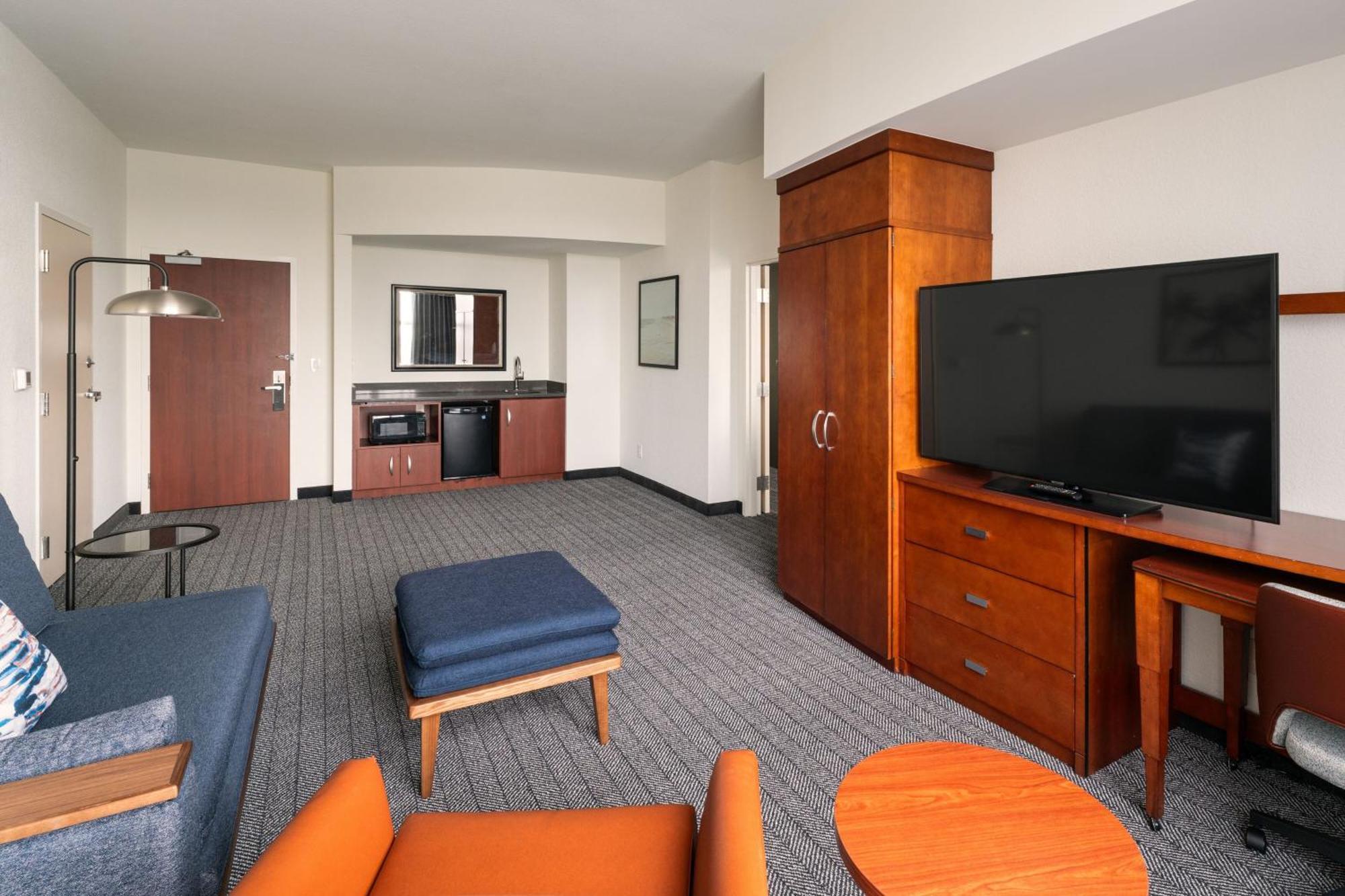 Courtyard By Marriott St. Petersburg Downtown Hotel Exterior photo