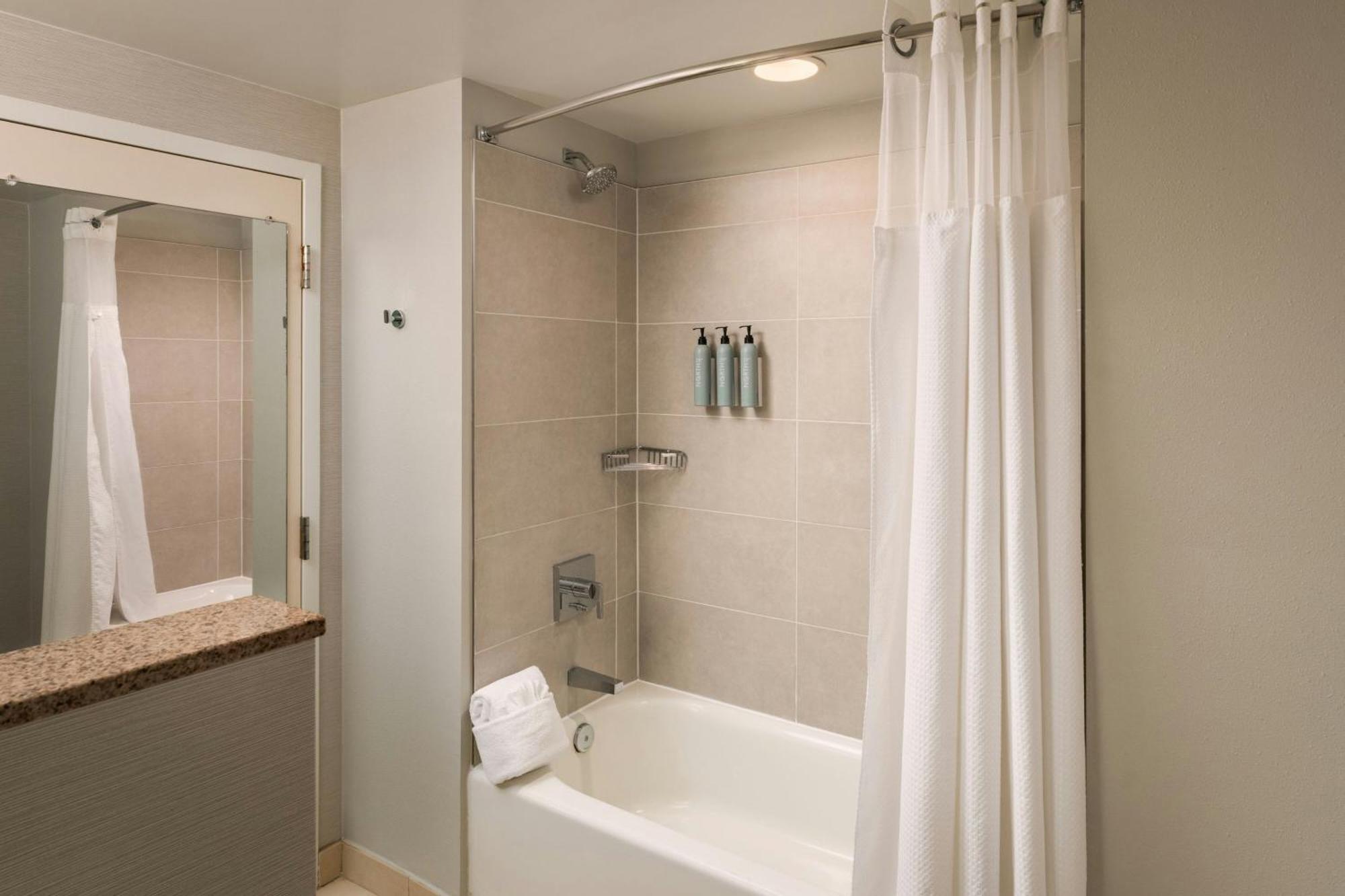 Courtyard By Marriott St. Petersburg Downtown Hotel Exterior photo