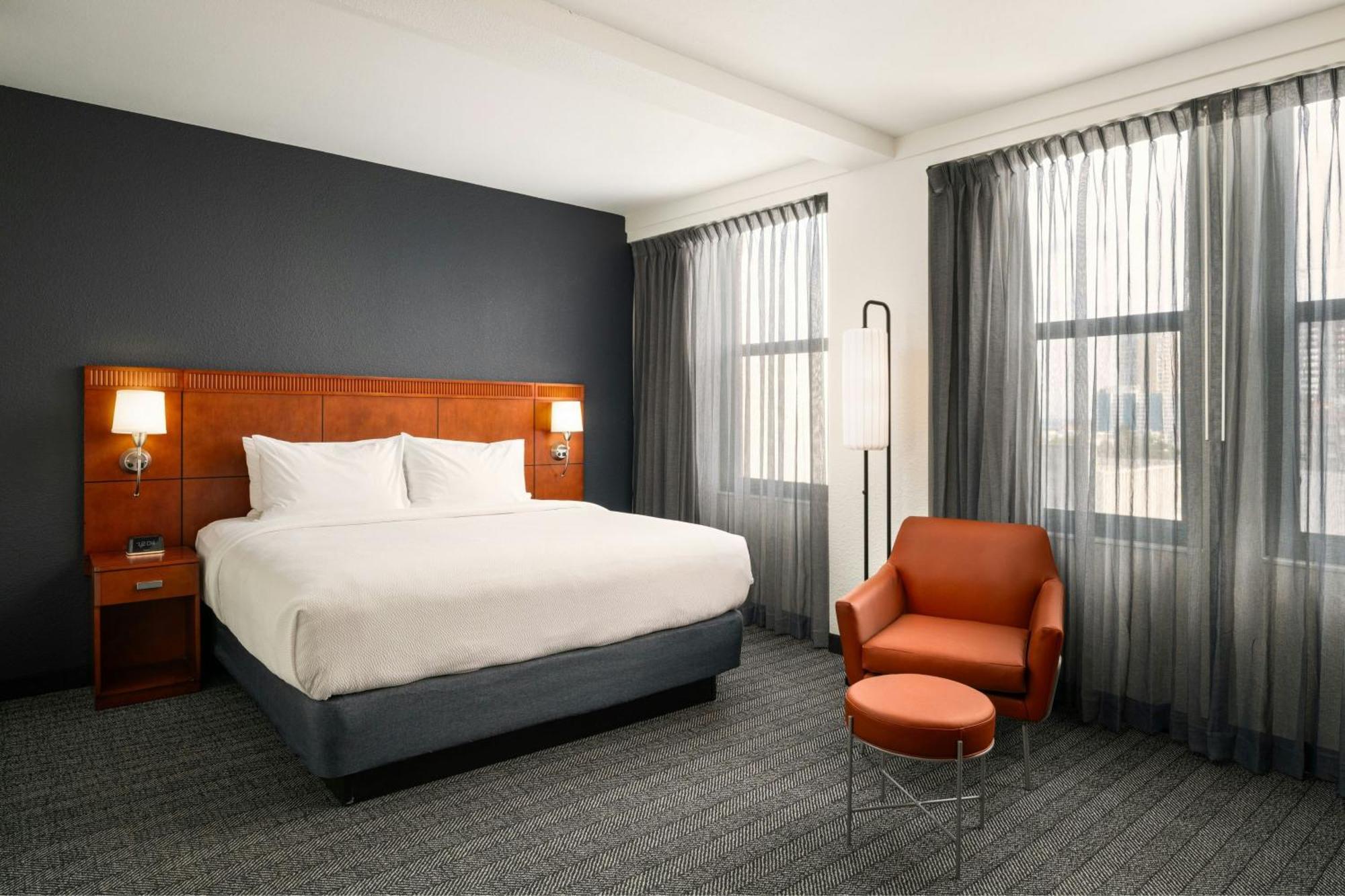 Courtyard By Marriott St. Petersburg Downtown Hotel Exterior photo