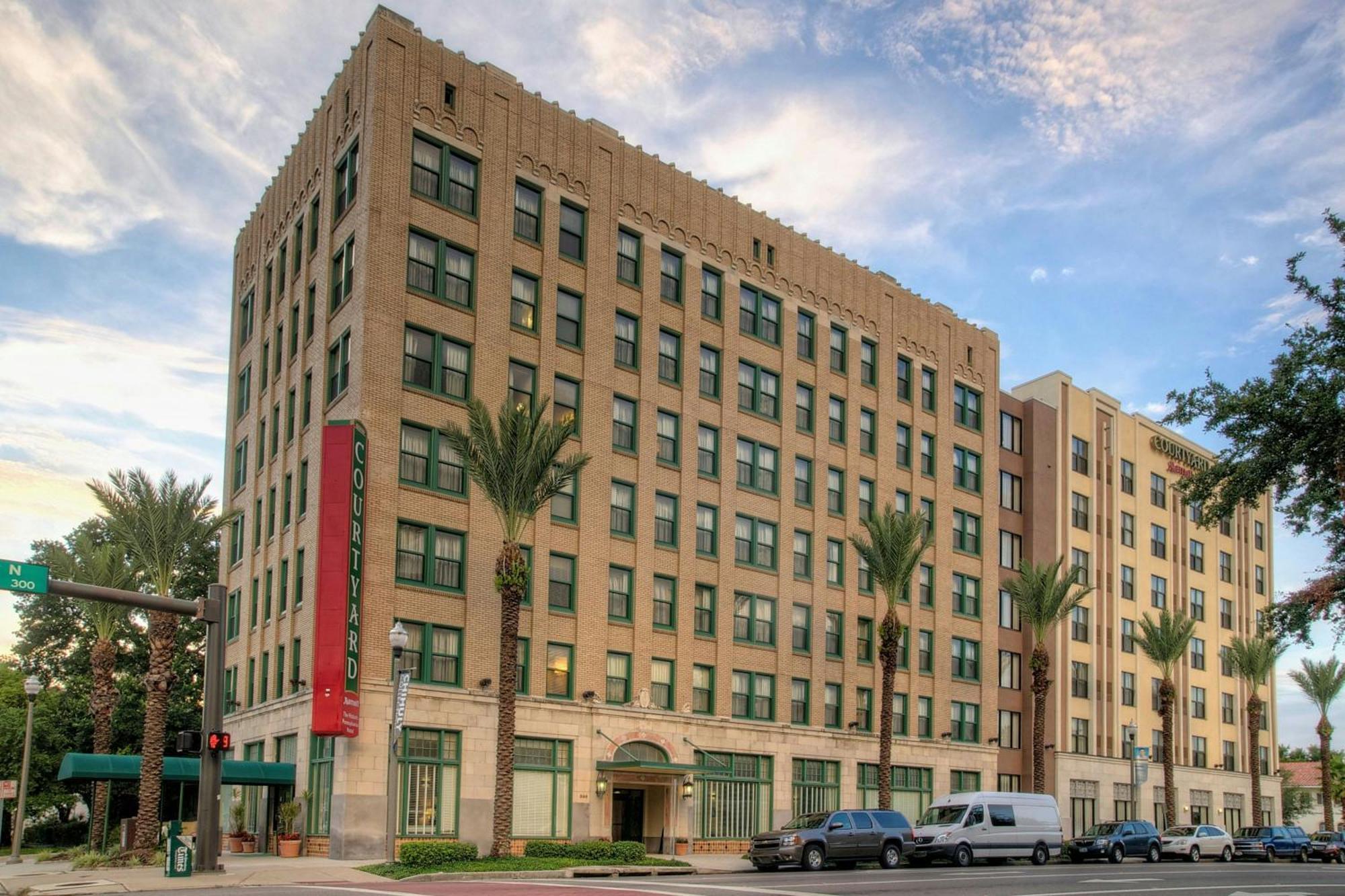 Courtyard By Marriott St. Petersburg Downtown Hotel Exterior photo