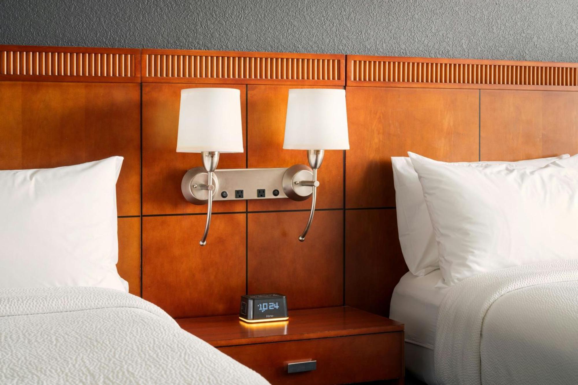 Courtyard By Marriott St. Petersburg Downtown Hotel Exterior photo