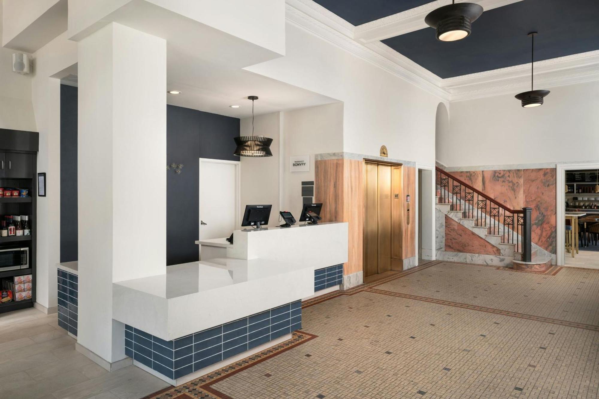 Courtyard By Marriott St. Petersburg Downtown Hotel Exterior photo