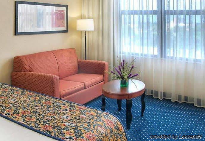 Courtyard By Marriott St. Petersburg Downtown Hotel Exterior photo