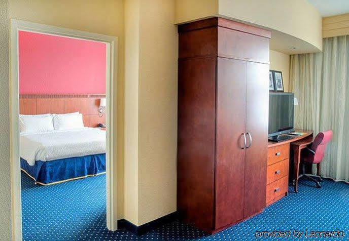 Courtyard By Marriott St. Petersburg Downtown Hotel Exterior photo